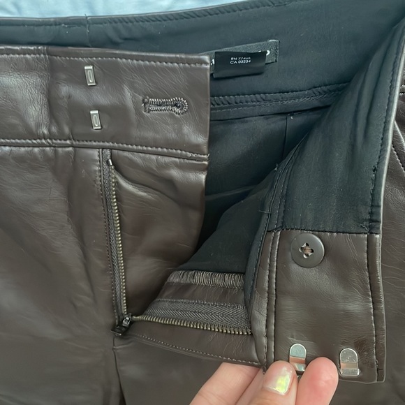 CLUB MONACO Suzanne faux leather Bermuda high rise short brown - Picture 5 of 6